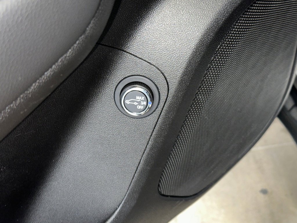 Certified 2023 GMC Acadia SLE w/ Driver Convenience Package image 6