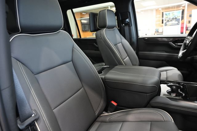New 2026 GMC Yukon XL Elevation w/ Elevation Premium Package AWD/4WD image 8