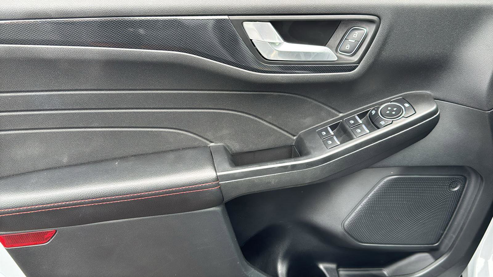 Used 2025 Ford Escape ST-Line FWD image 8