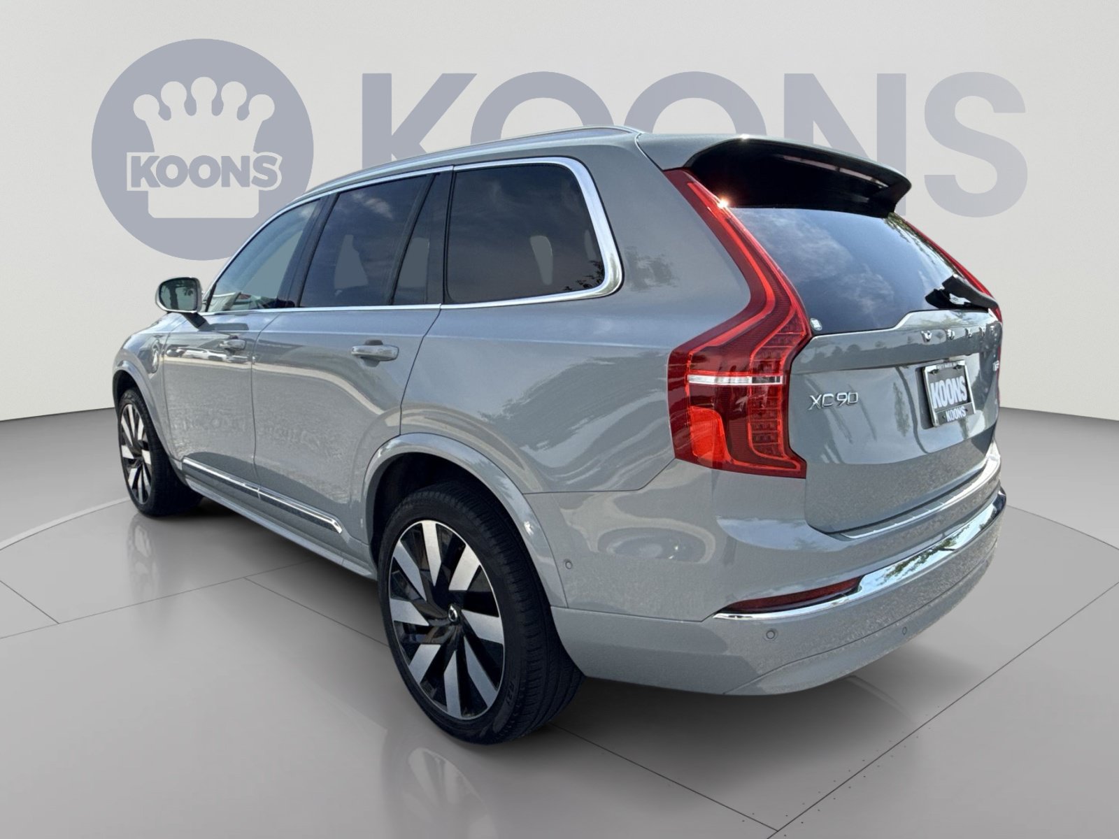 Certified 2025 Volvo XC90 T8 Plus w/ Protection Package Premier AWD/4WD image 4