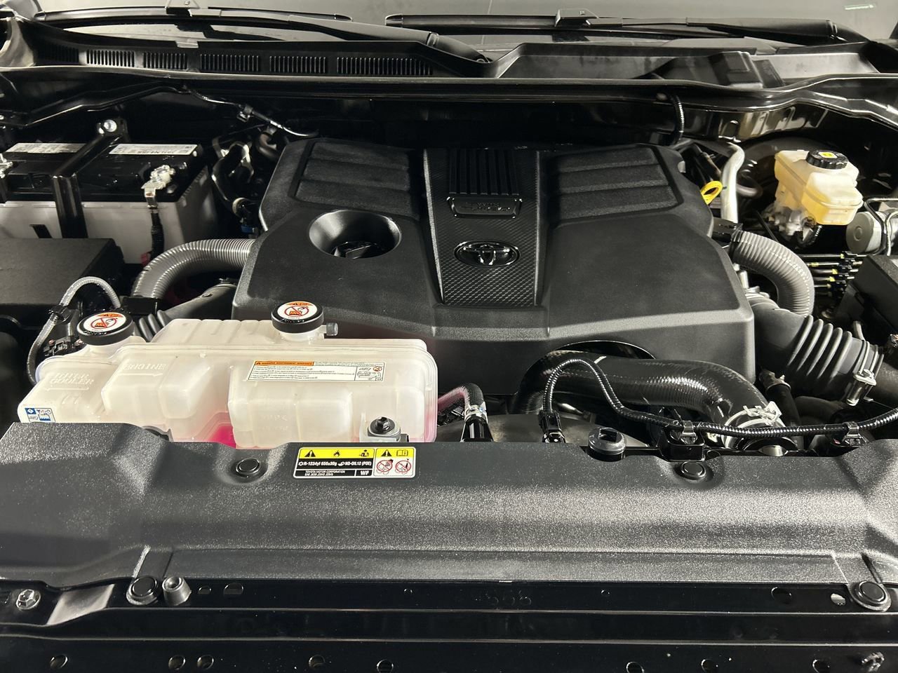 Used 2025 Toyota Tundra Limited w/ TRD Off-Road Package AWD/4WD image 11