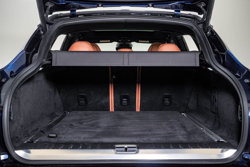 Used 2021 Aston Martin DBX image 31