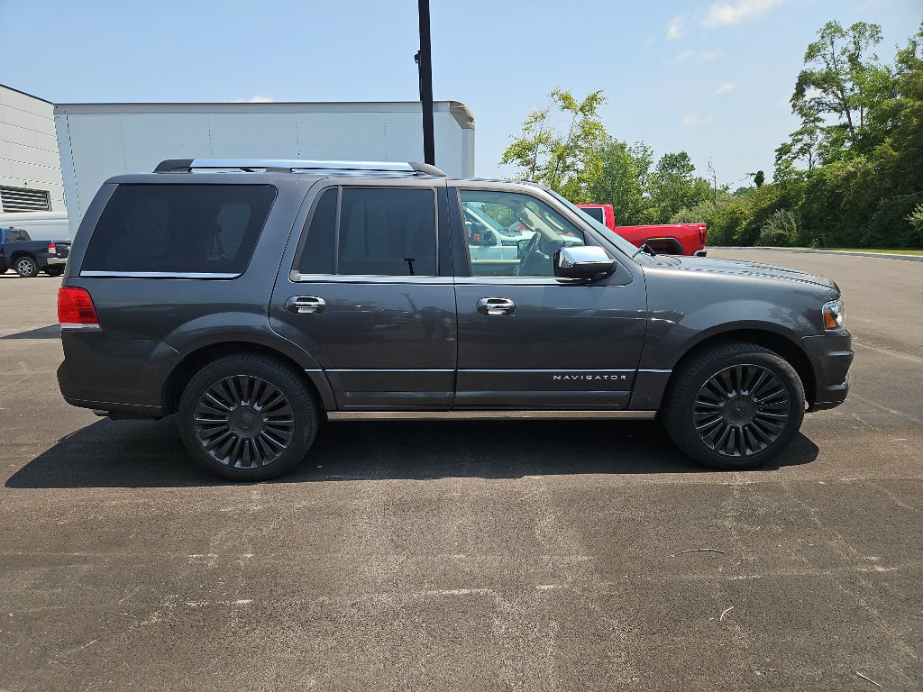 Used 2016 Lincoln Navigator Reserve AWD/4WD image 8