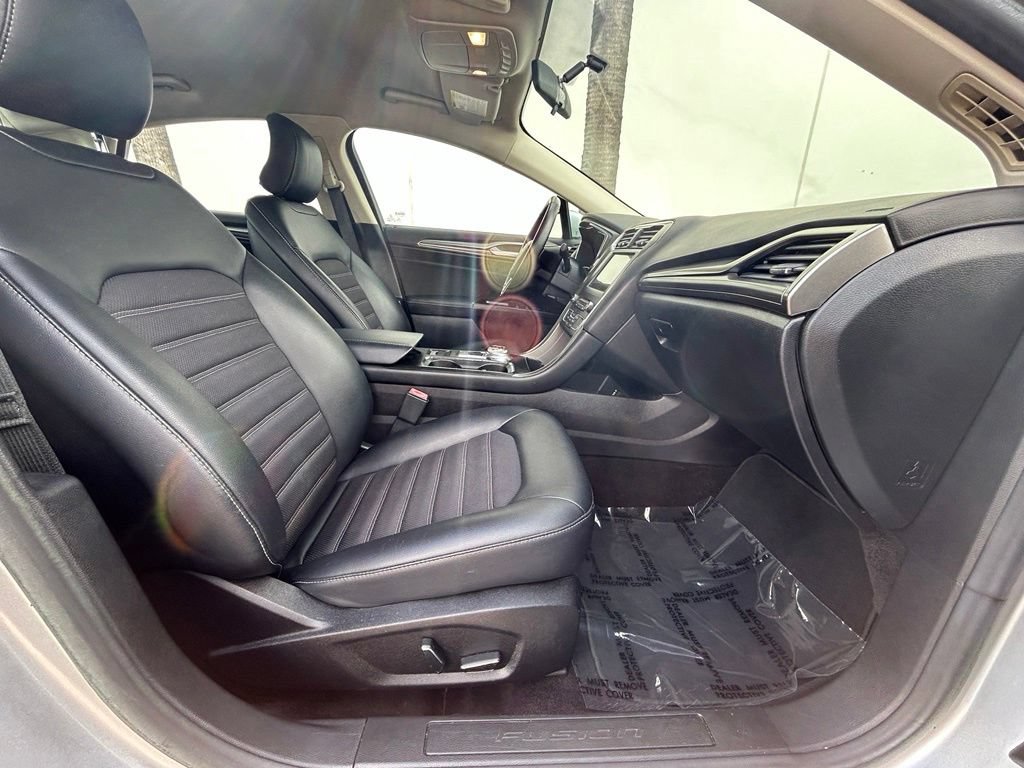Used 2017 Ford Fusion SE w/ Equipment Group 201A FWD image 24