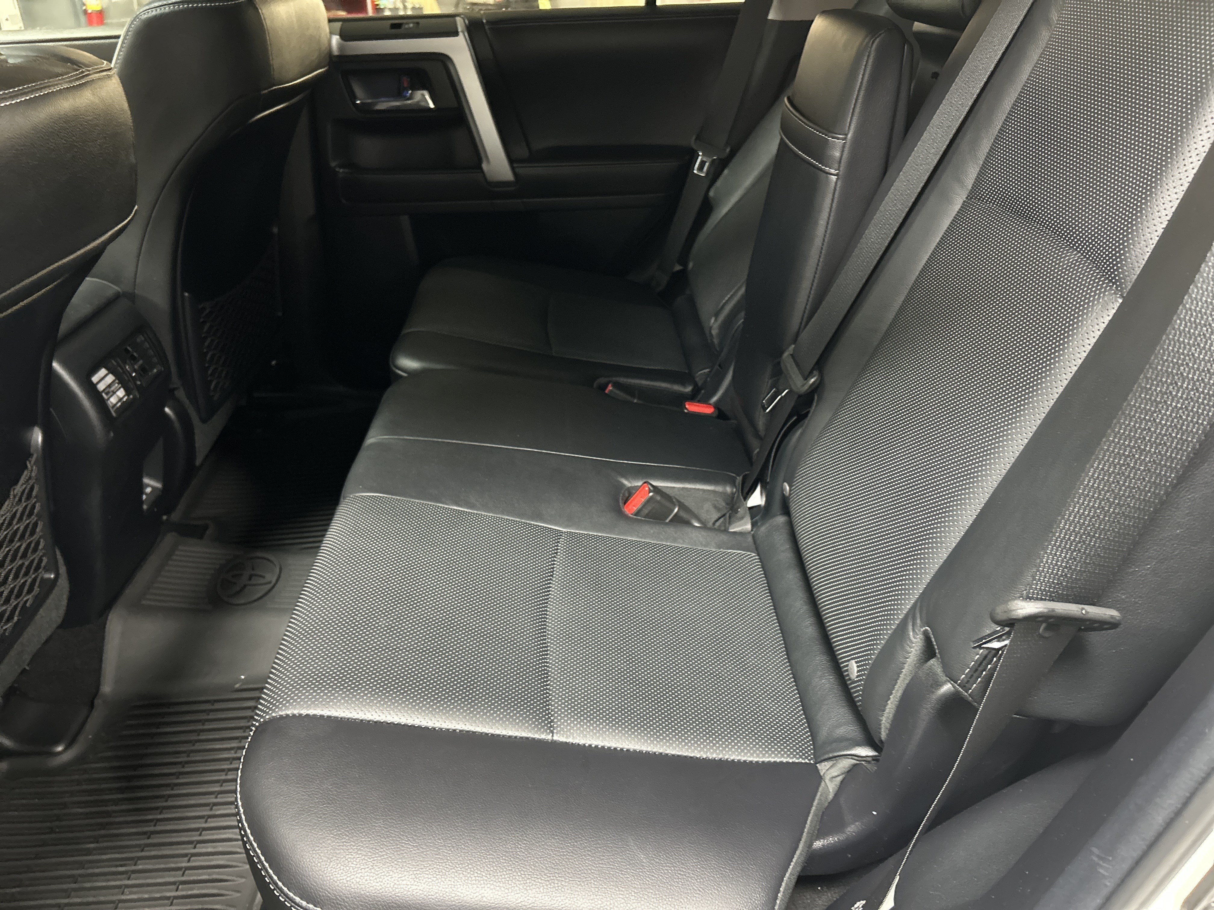 Used 2023 Toyota 4Runner Limited AWD/4WD image 32