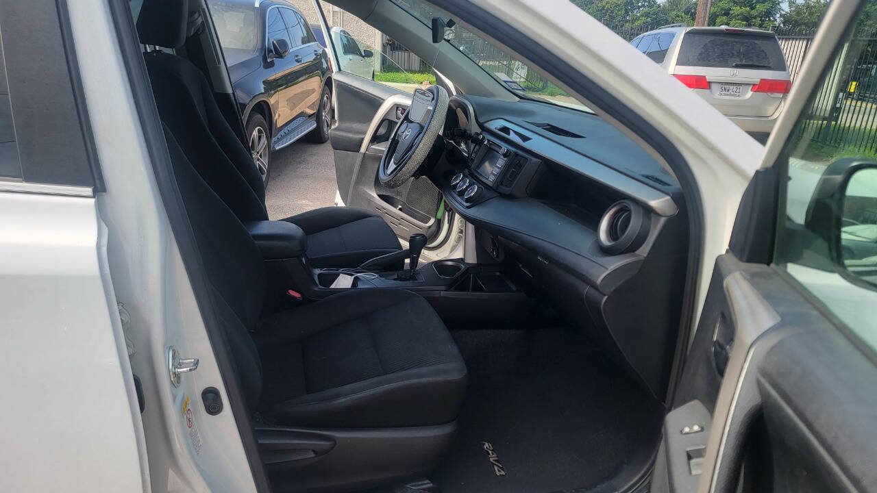 Used 2016 Toyota RAV4 LE FWD image 25