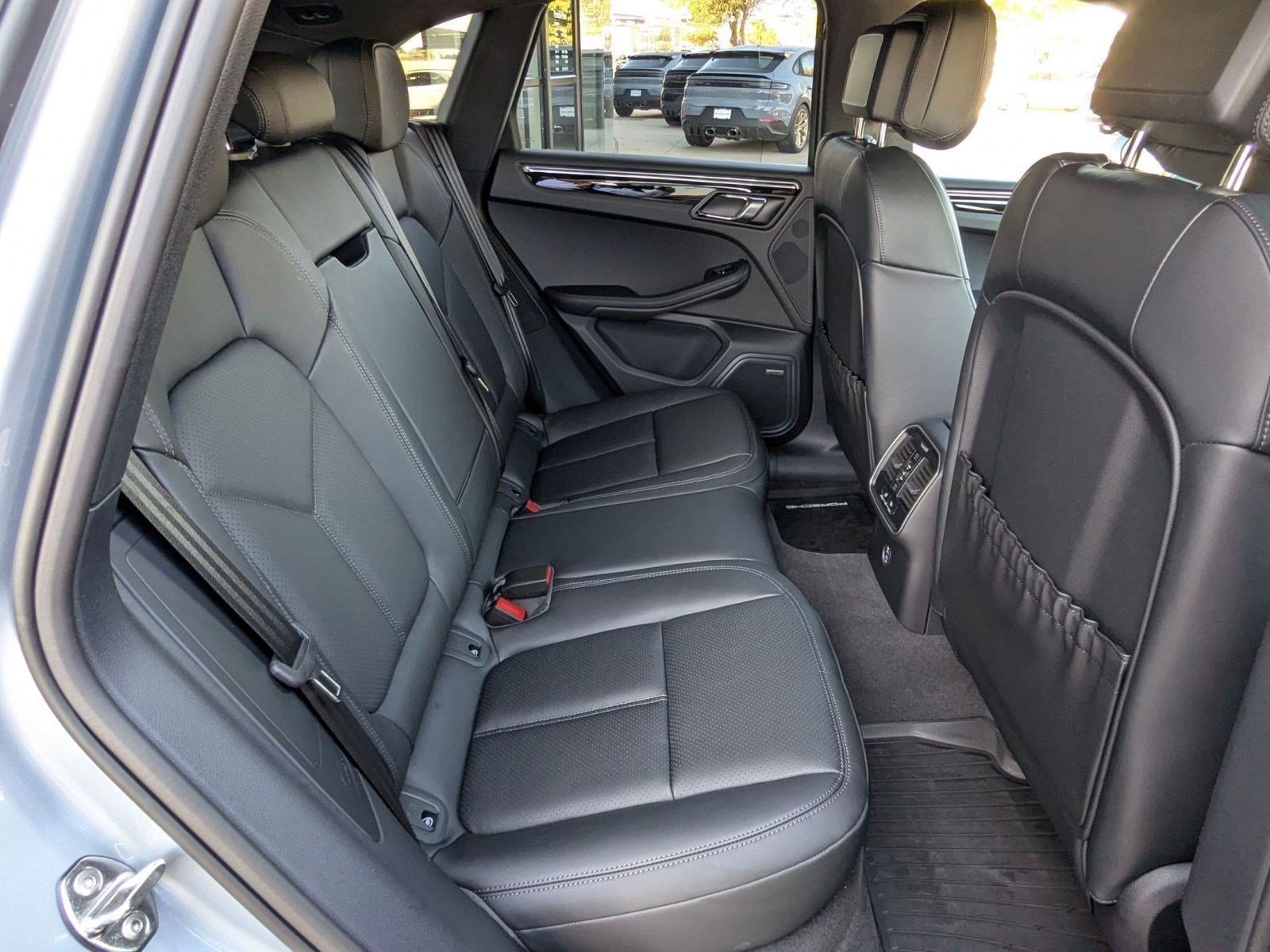Certified 2026 Porsche Macan AWD/4WD image 24