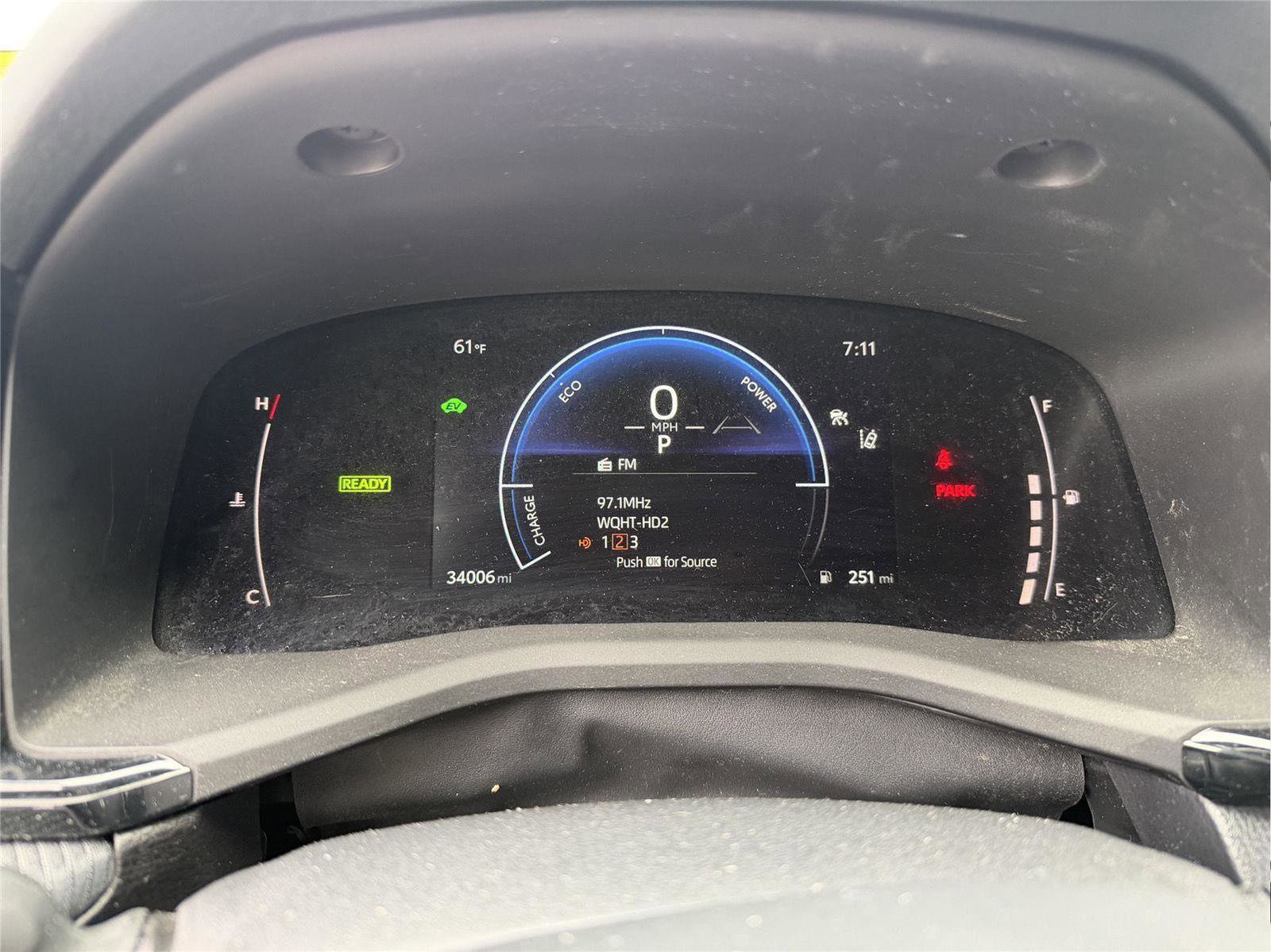 Used 2025 Toyota Camry SE FWD image 11