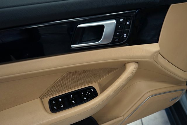 Used 2019 Porsche Panamera 4 image 25