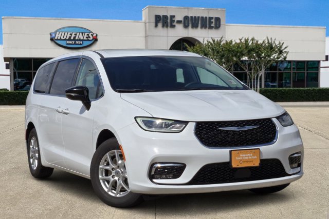 Used 2024 Chrysler Pacifica Touring-L FWD image 1
