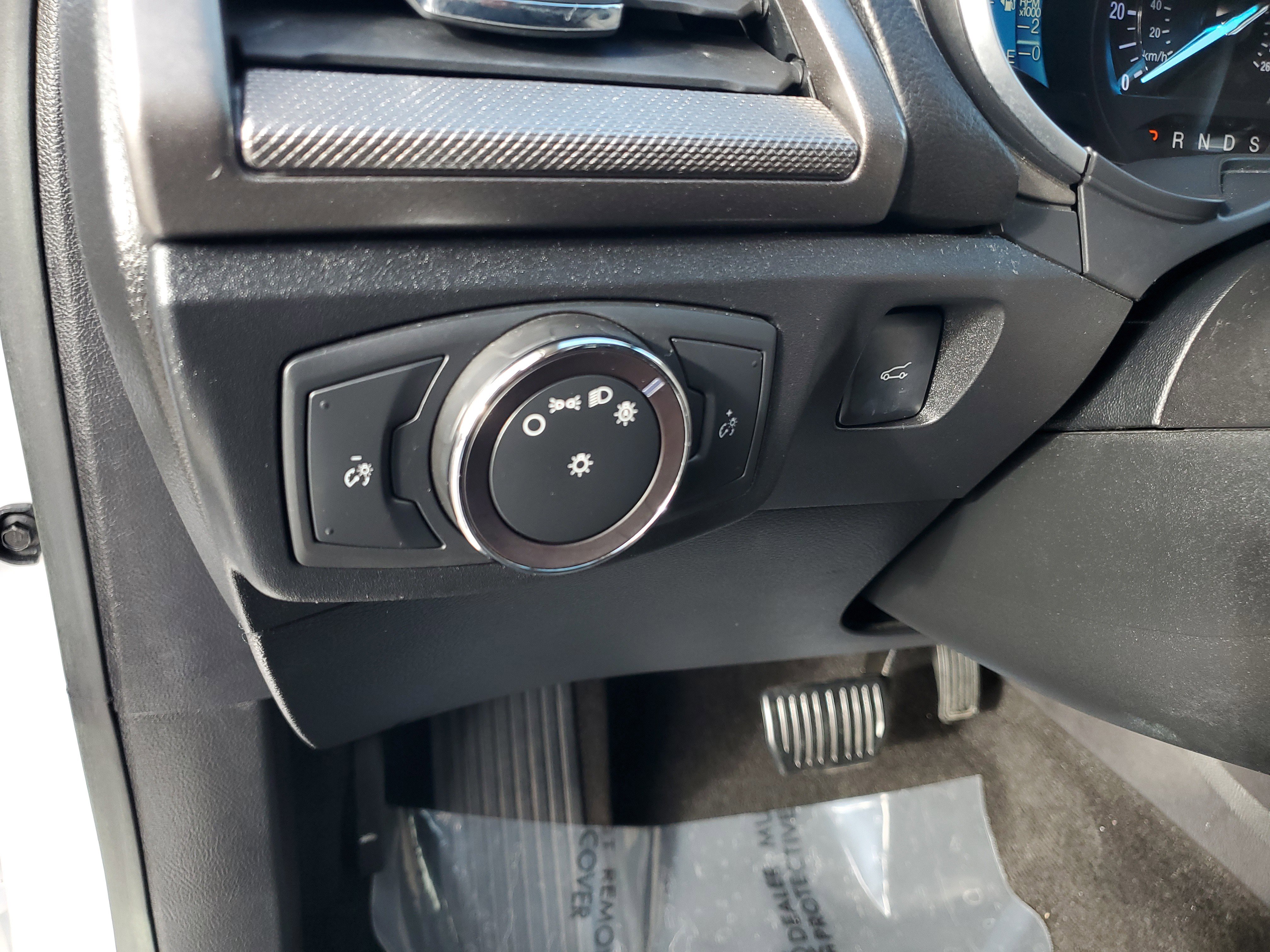 Used 2019 Ford Fusion SE image 27