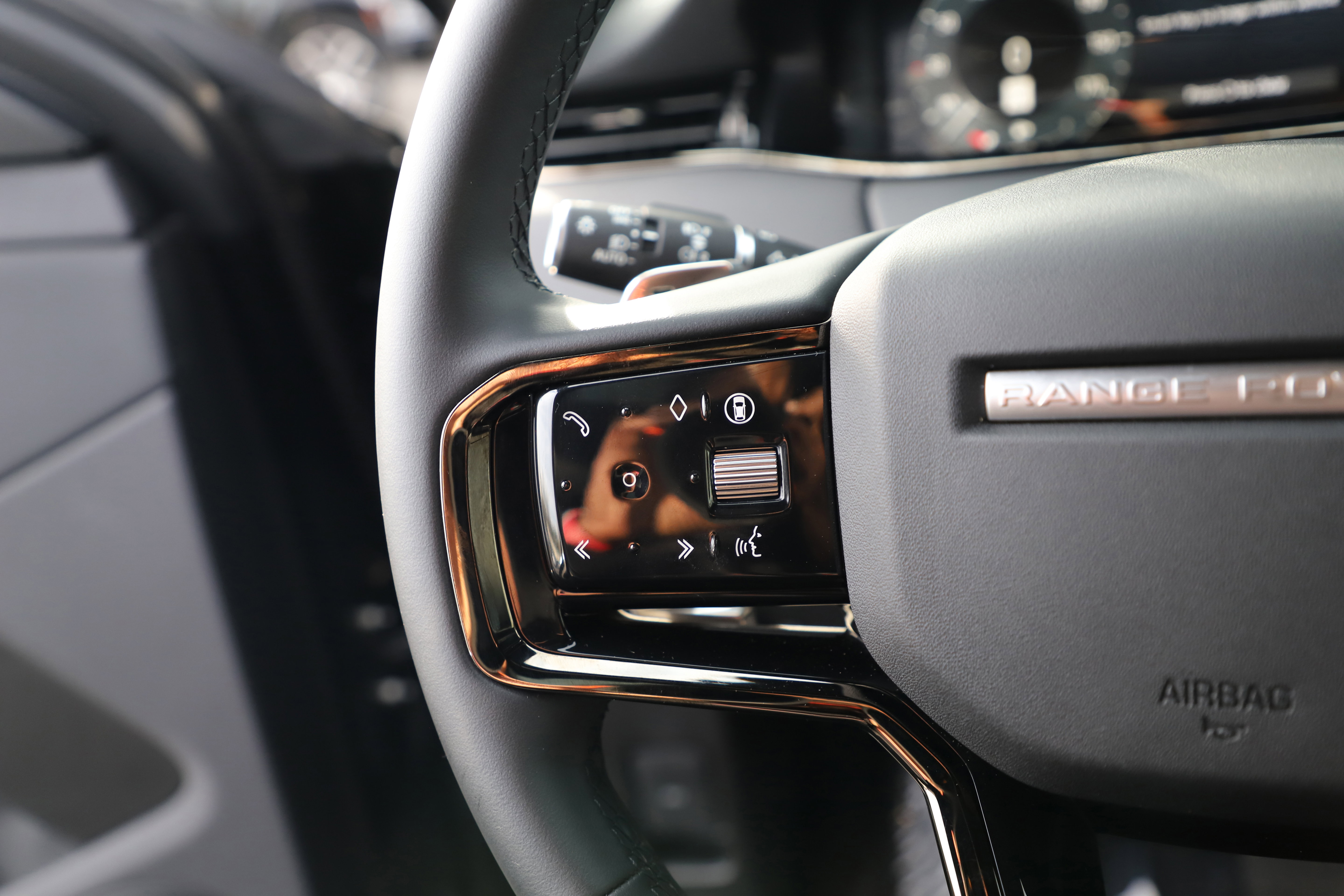 Certified 2025 Land Rover Range Rover Evoque S image 26