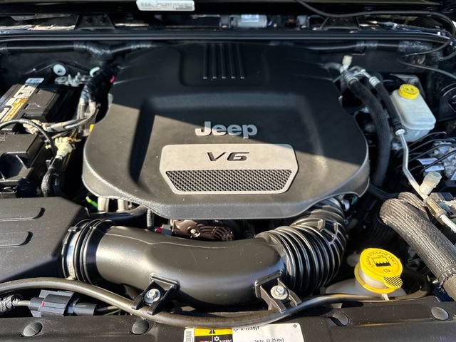Used 2015 Jeep Wrangler Unlimited Sport w/ Quick Order Package 24S AWD/4WD image 22