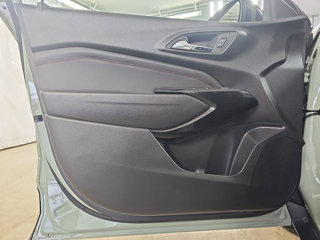 Certified 2024 Chevrolet Trax RS w/ Driver Confidence Package image 31