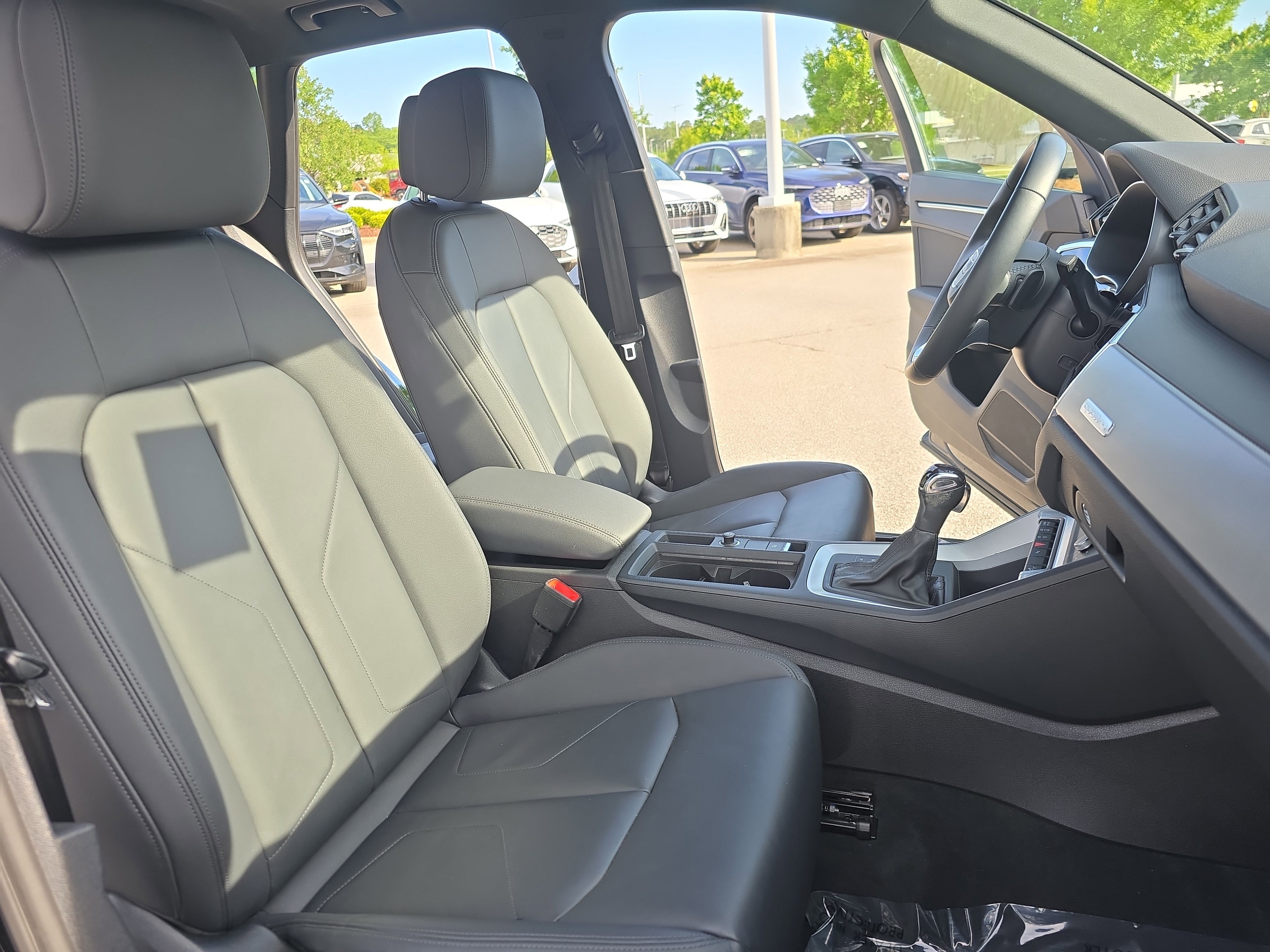 Used 2022 Audi Q3 2.0T Premium w/ Convenience Package AWD/4WD image 10