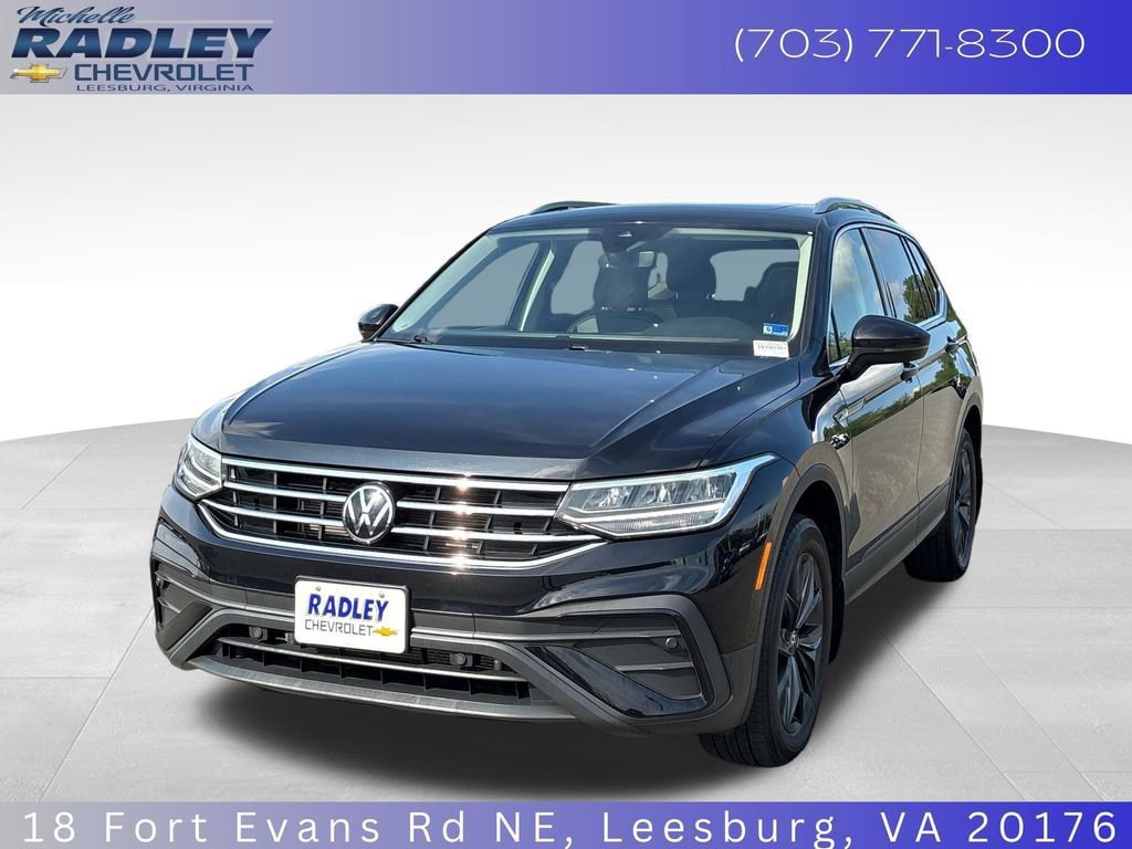 Used 2024 Volkswagen Tiguan SE w/ Panoramic Sunroof Package