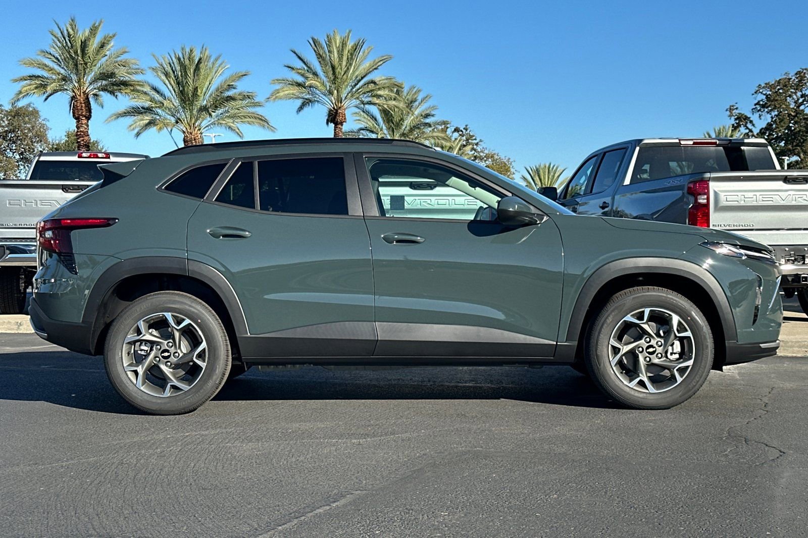 New 2026 Chevrolet Trax LT w/ Driver Confidence Package image 2