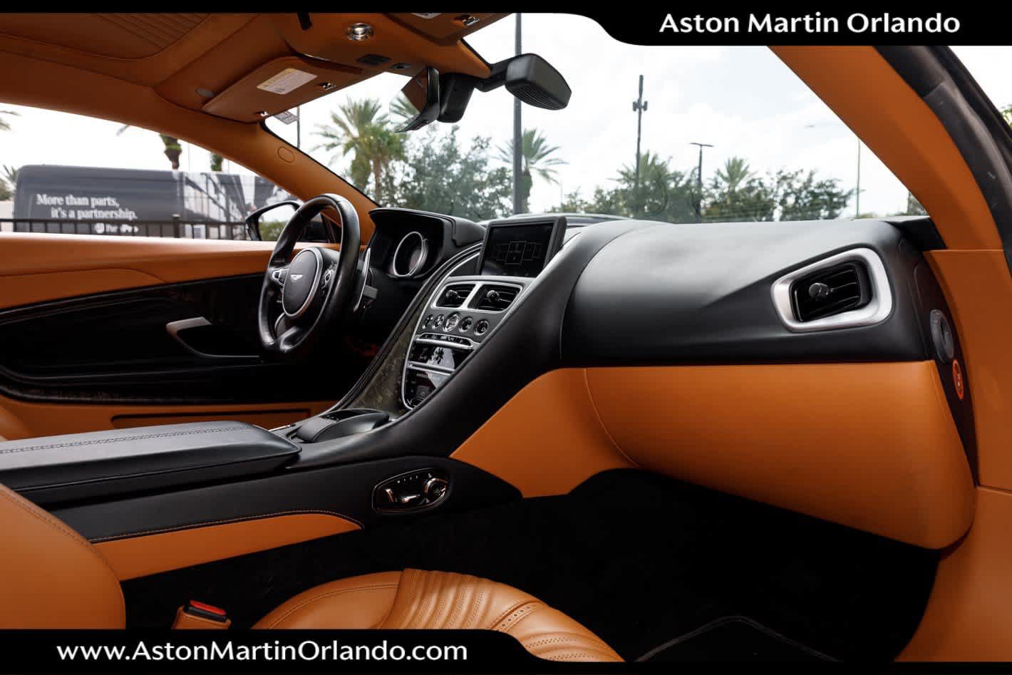 Used 2022 Aston Martin DB11 Coupe RWD image 52