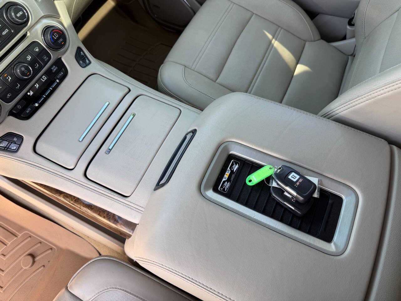 Used 2015 GMC Yukon Denali w/ Premium Package image 13