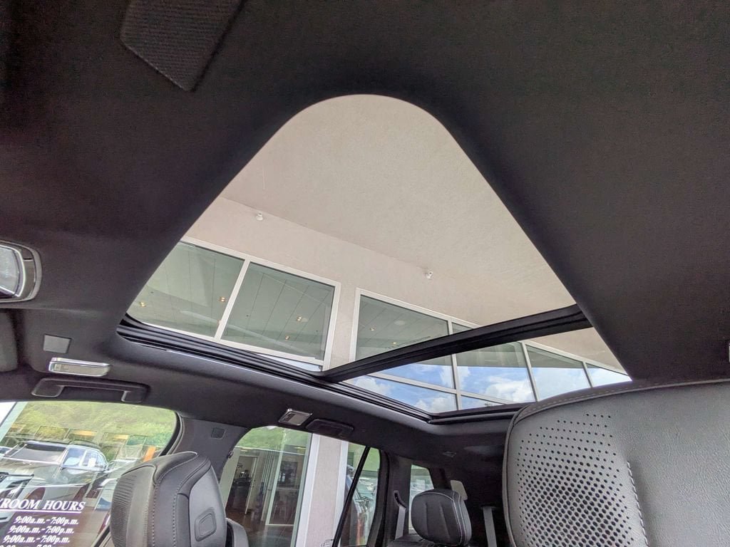 New 2027 Cadillac Vistiq Sport w/ LPO, Floor Liner Package AWD/4WD image 22