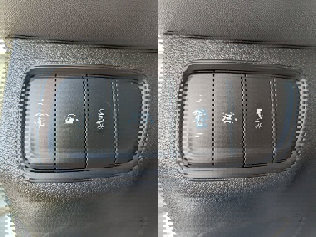 Used 2020 Hyundai Santa Fe SE w/ Cargo Package image 22