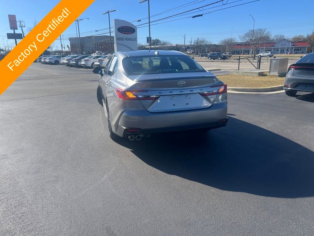 Used 2025 Toyota Camry SE image 3