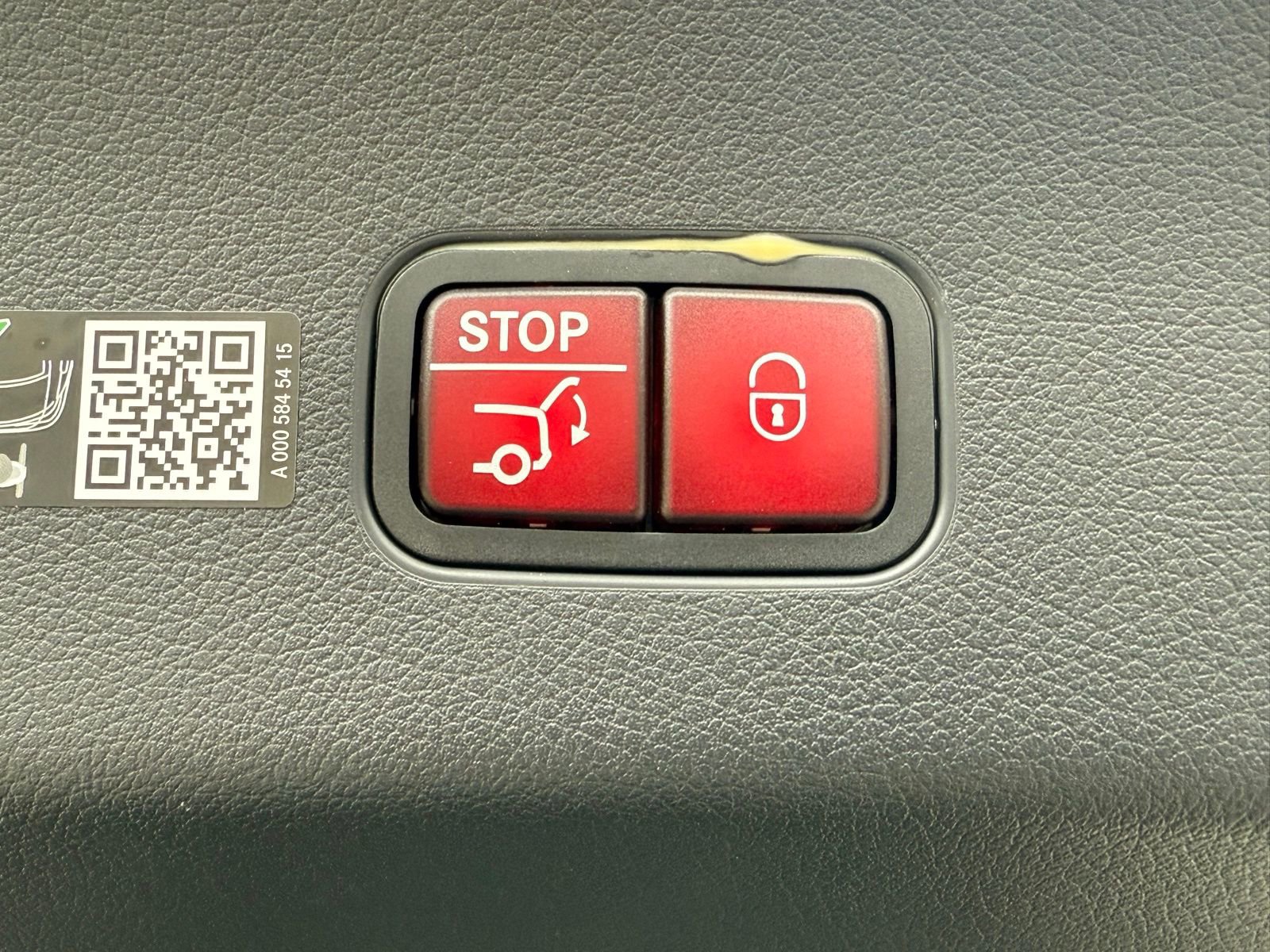 Used 2025 Mercedes-Benz GLC 300 4MATIC image 18