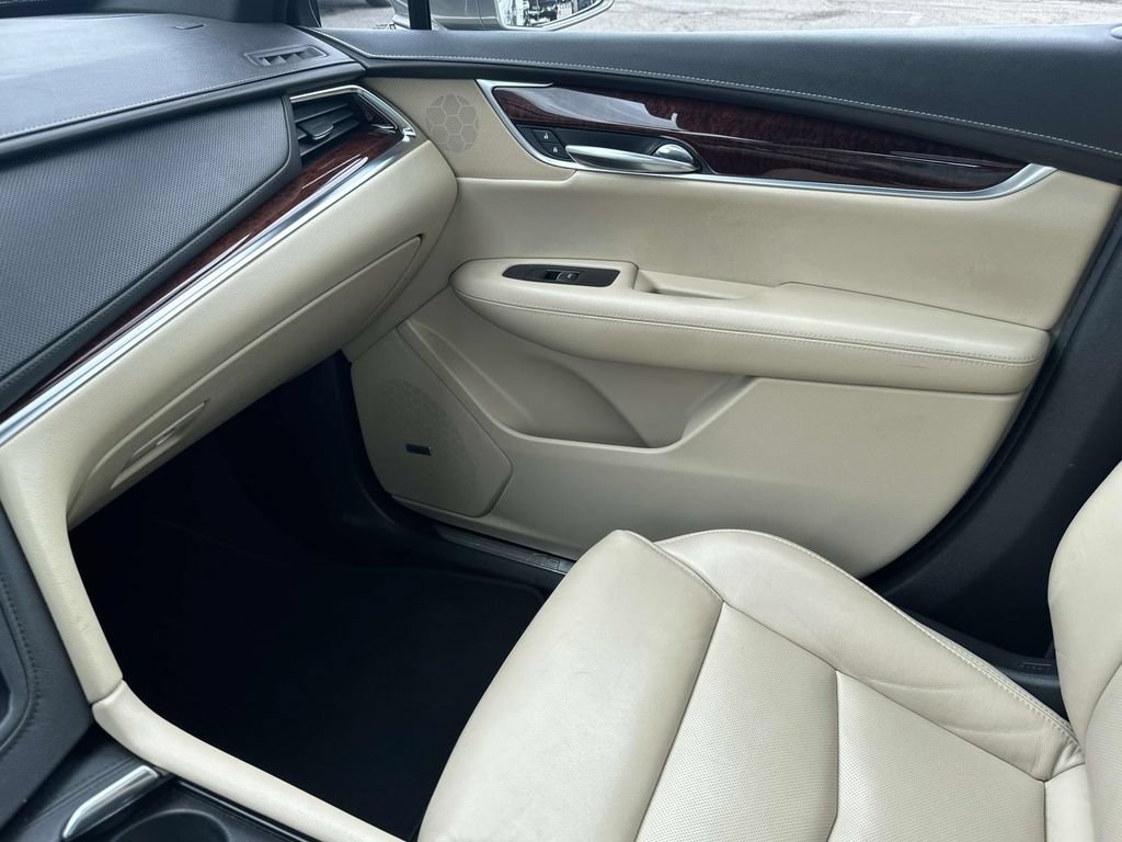 Used 2018 Cadillac XT5 Luxury w/ Driver Awareness Package FWD image 33
