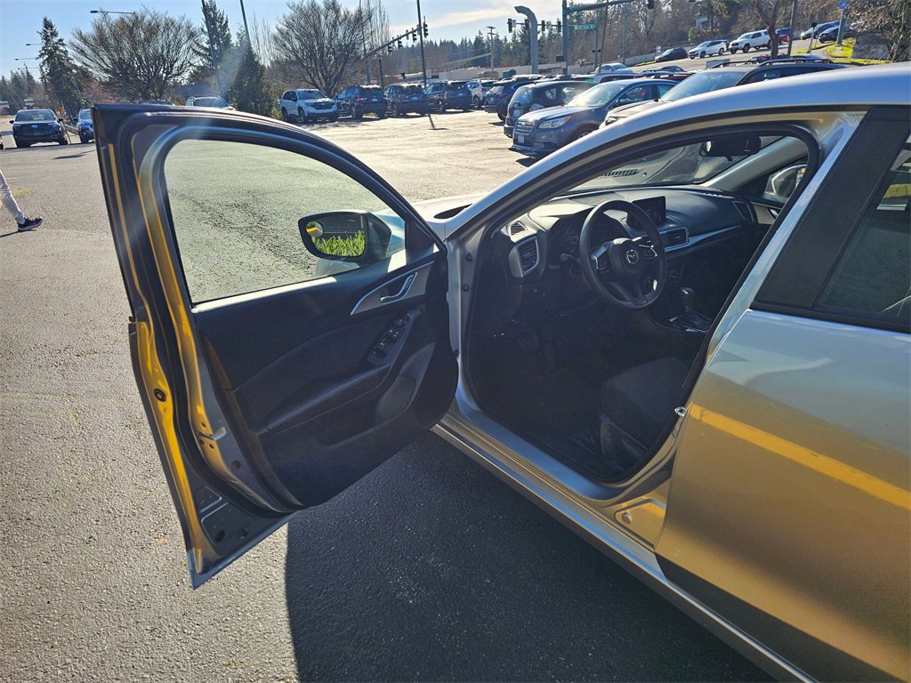 Used 2018 MAZDA MAZDA3 Sport image 19