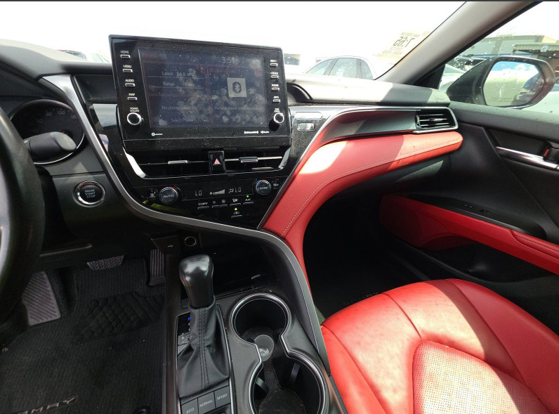 Used 2023 Toyota Camry XSE FWD image 11
