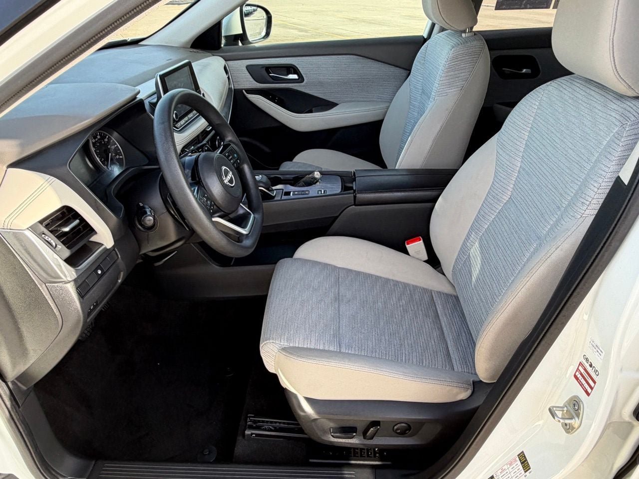 Certified 2023 Nissan Rogue SV FWD image 30