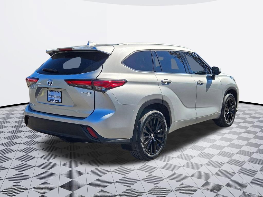 Used 2022 Toyota Highlander XLE AWD/4WD image 6