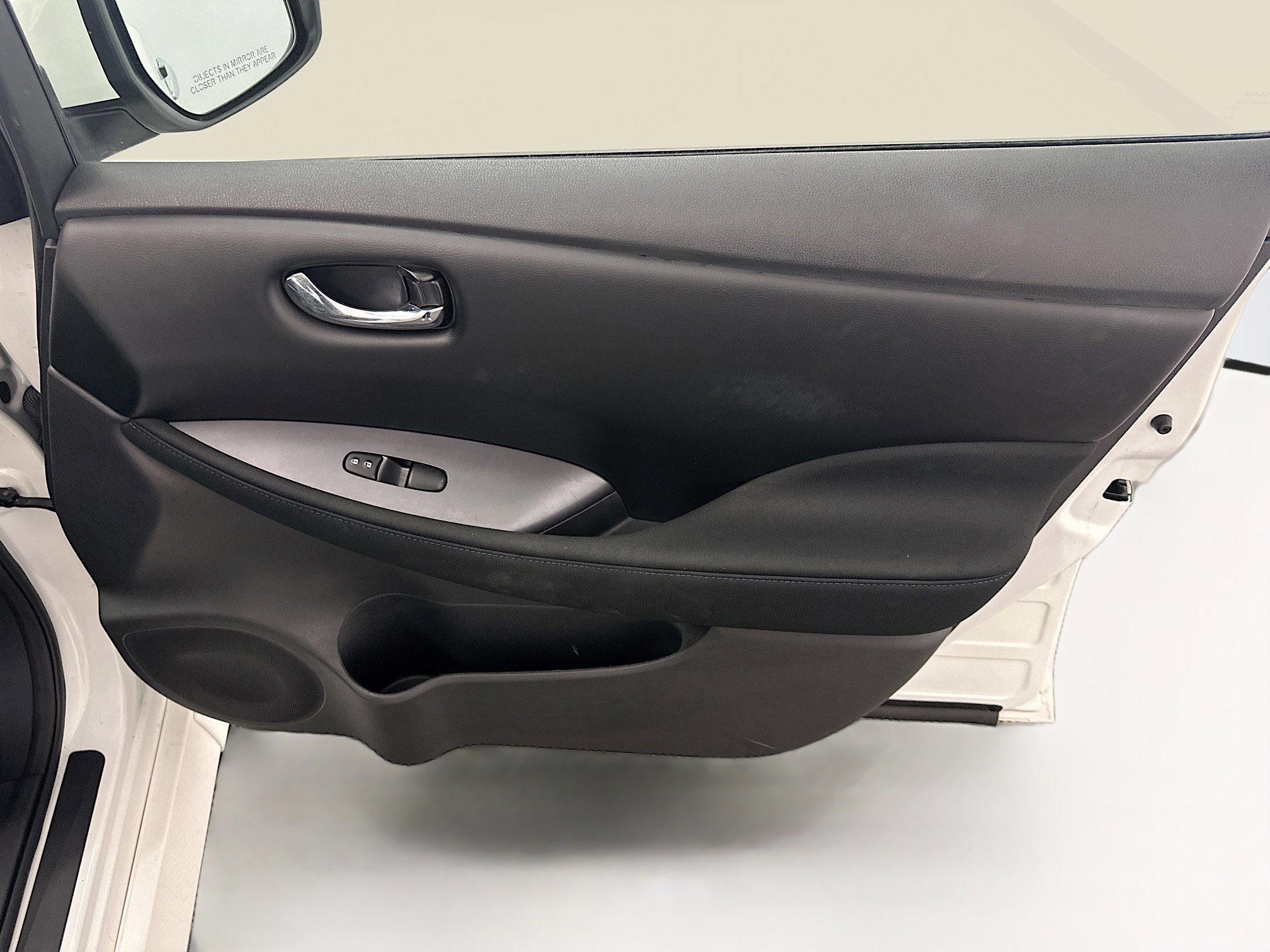 Used 2025 Nissan Leaf S image 32