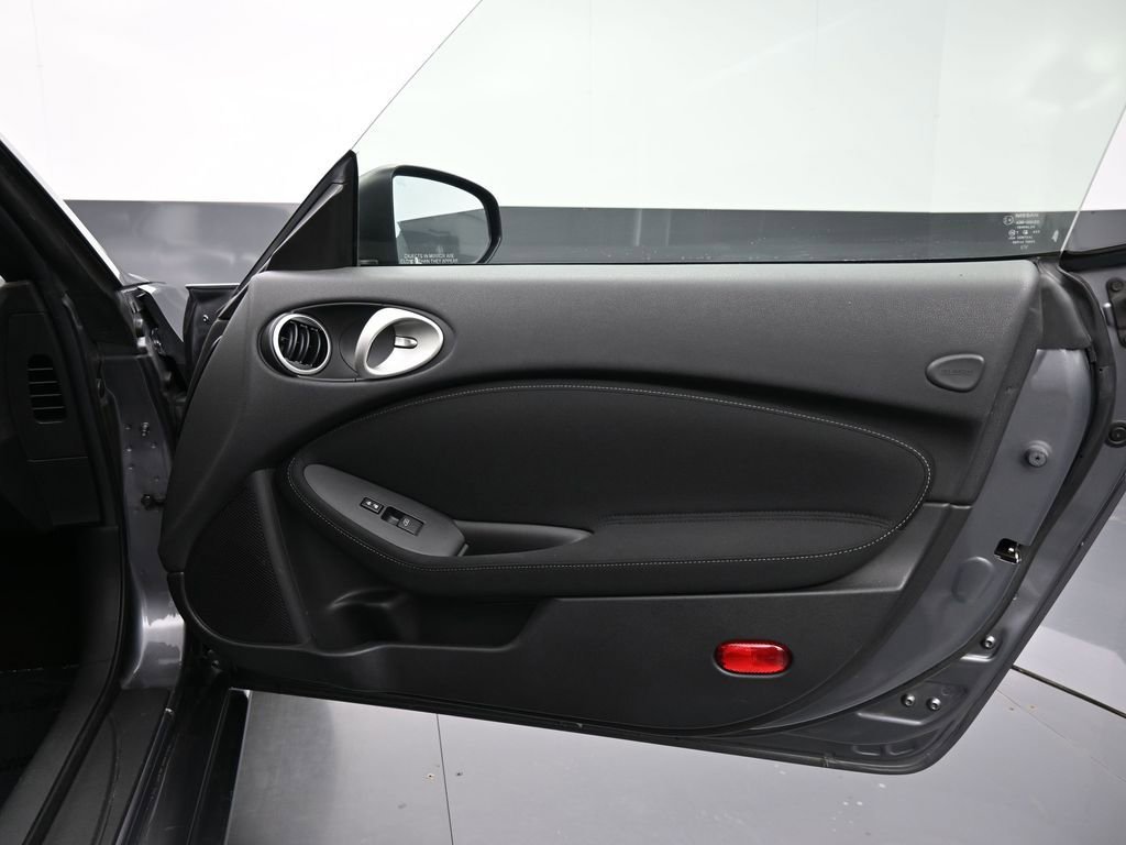 Used 2016 Nissan 370Z Roadster image 34