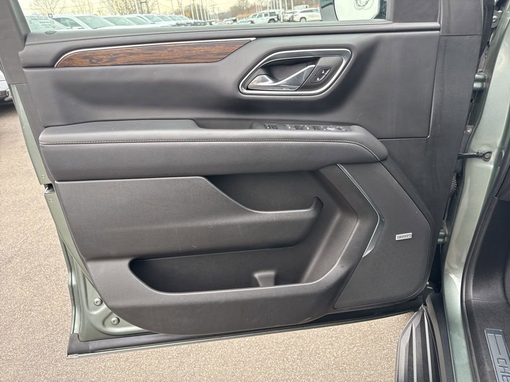 Used 2023 Chevrolet Suburban Premier image 29