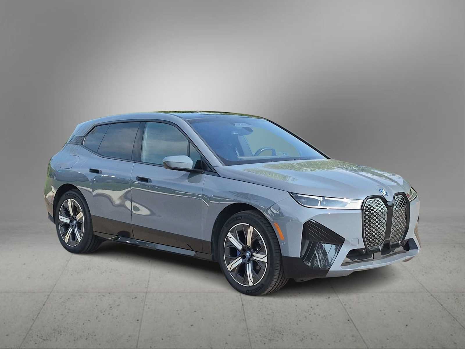 Used 2024 BMW iX xDrive50 w/ Premium Package AWD/4WD image 2