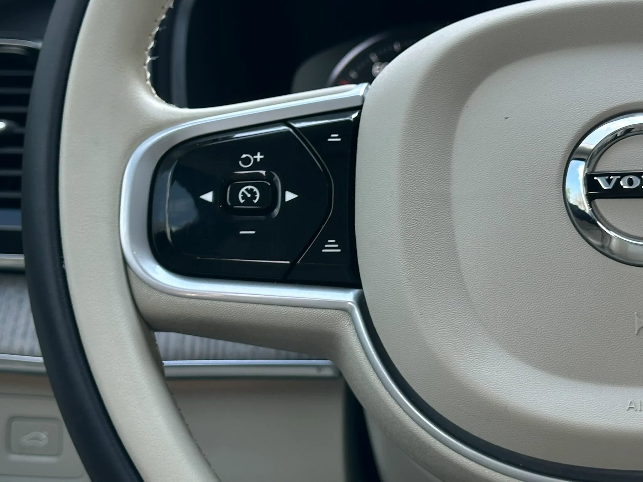 Used 2022 Volvo XC90 T6 Inscription w/ Advanced Package AWD/4WD image 34