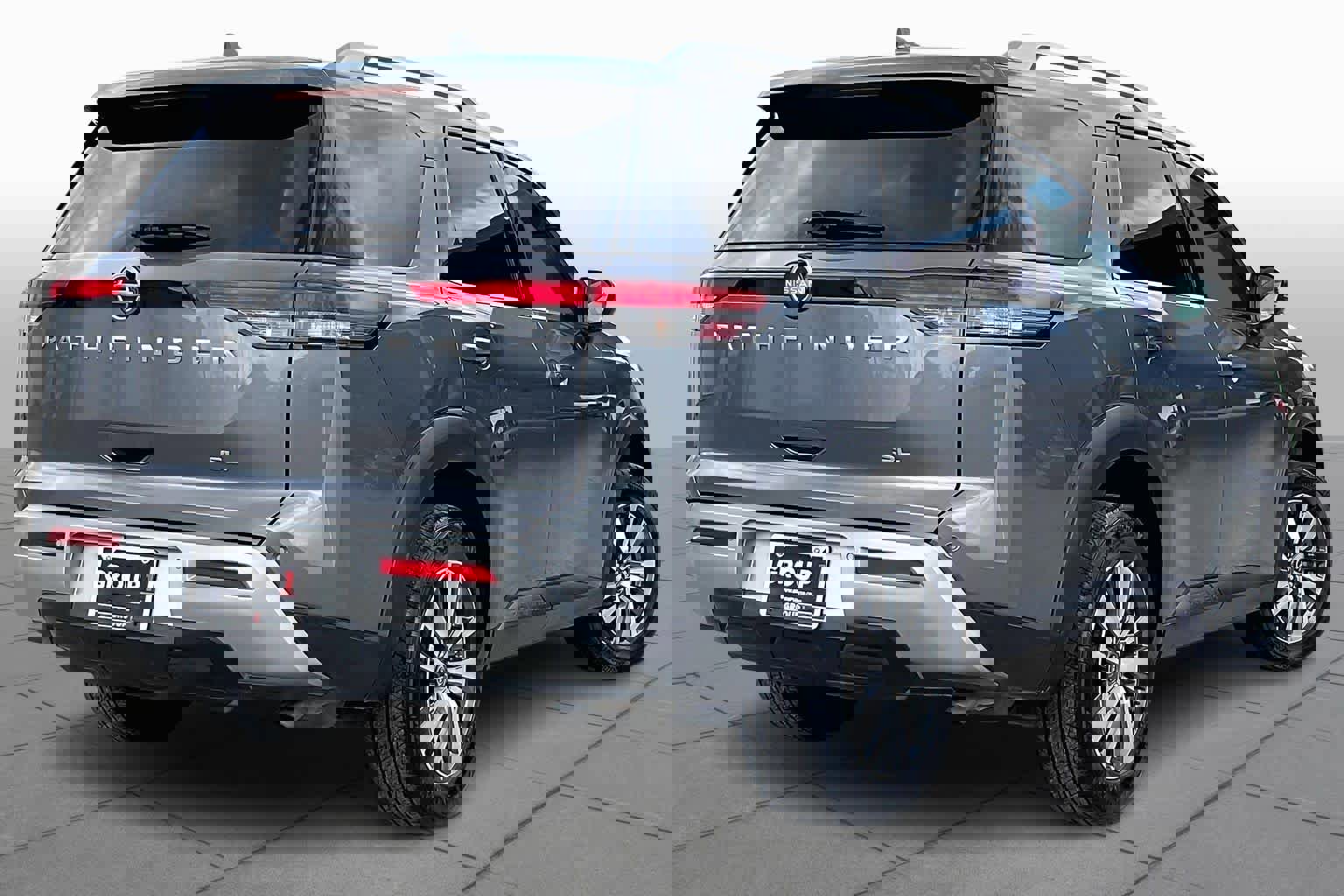 Used 2025 Nissan Pathfinder SL image 13