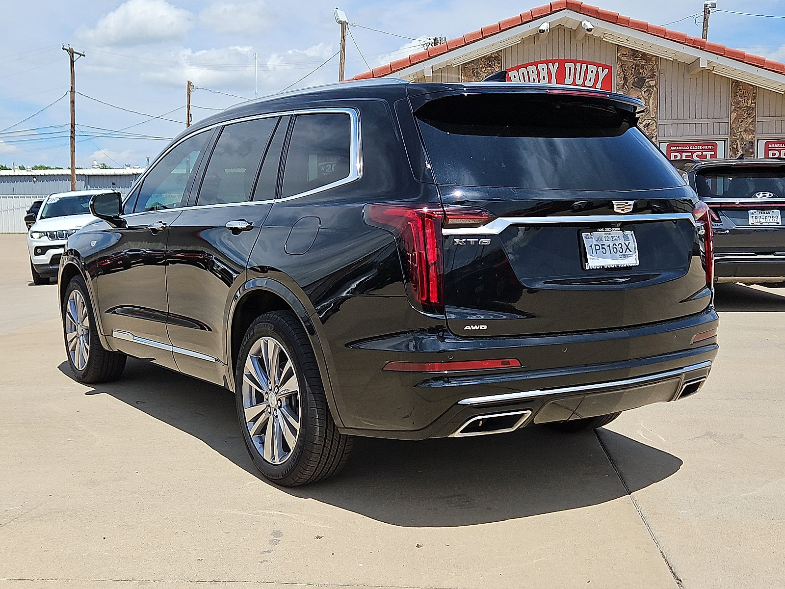 Used 2024 Cadillac XT6 Premium Luxury image 2