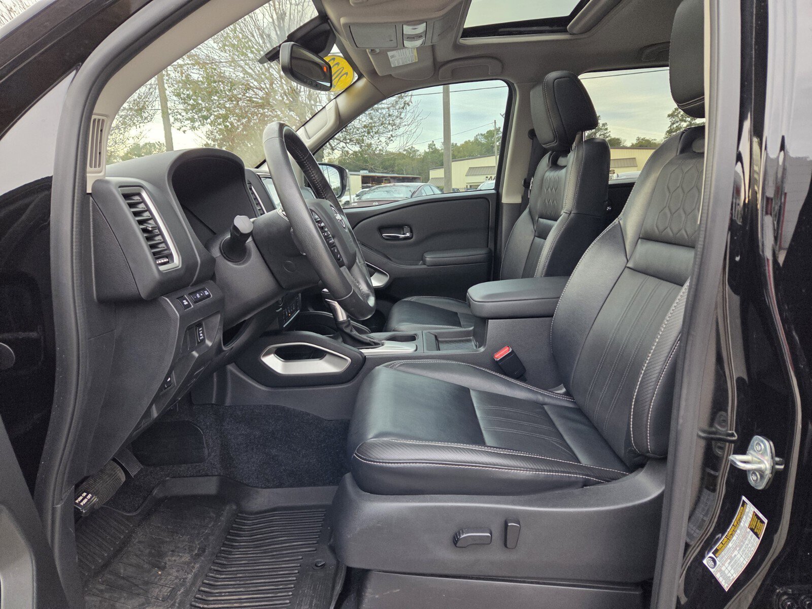 Used 2022 Nissan Frontier SV w/ SV Premium Package image 11