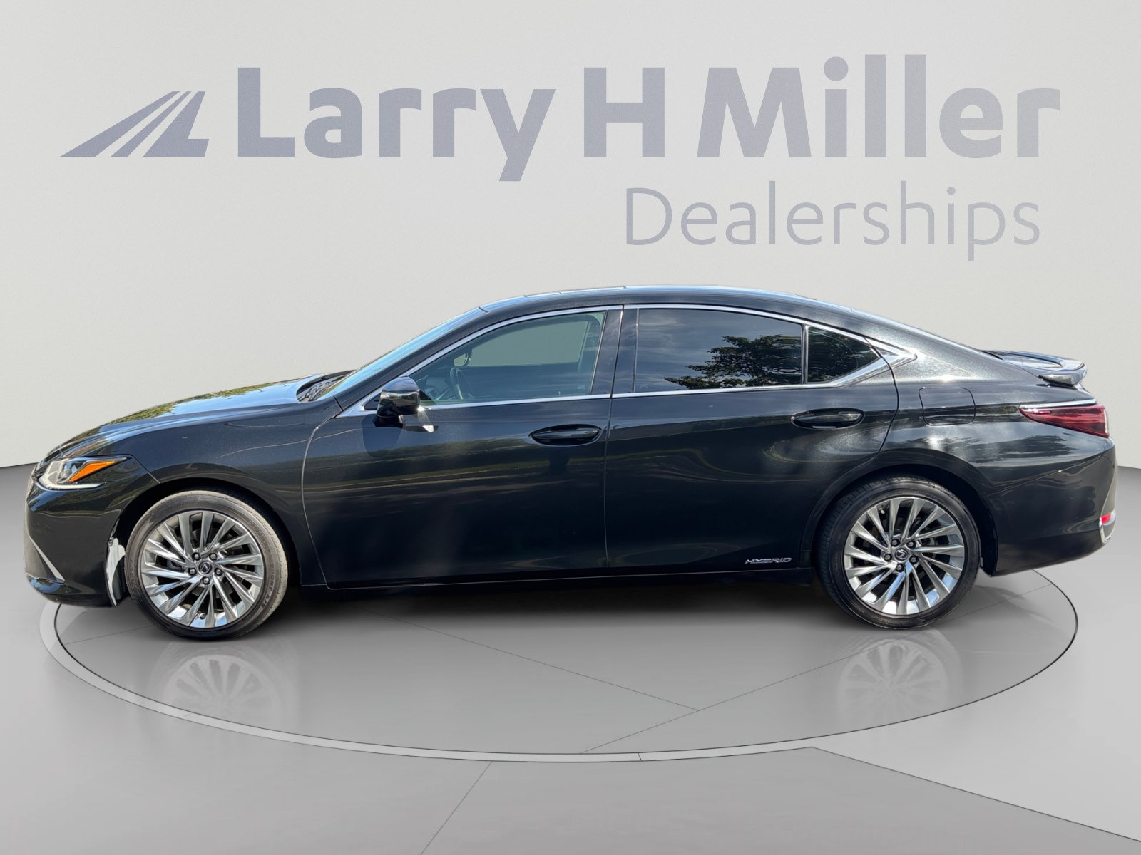 Used 2019 Lexus ES 300h w/ Accessory Package 2 FWD image 2