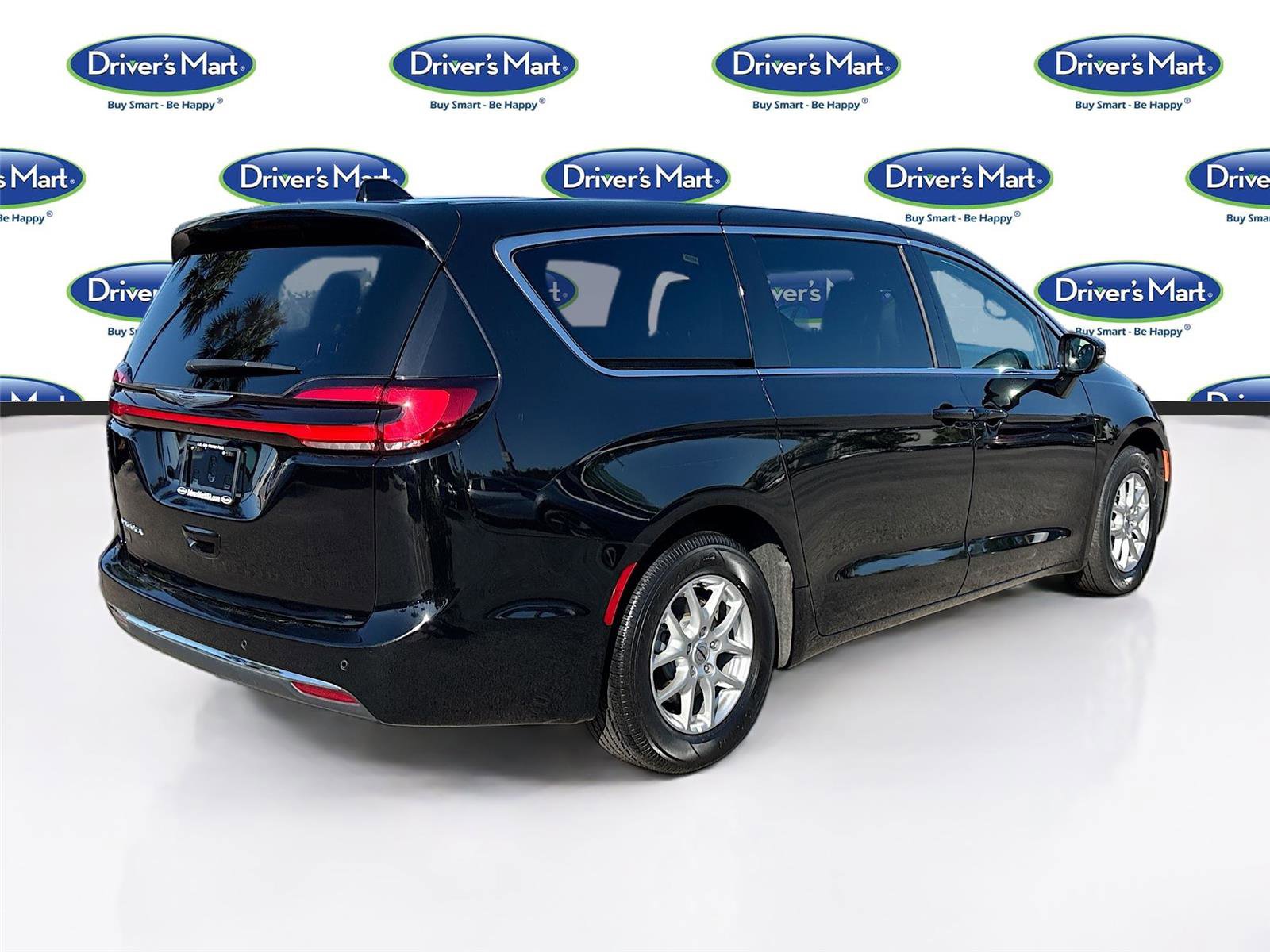 Used 2025 Chrysler Pacifica Select FWD image 7