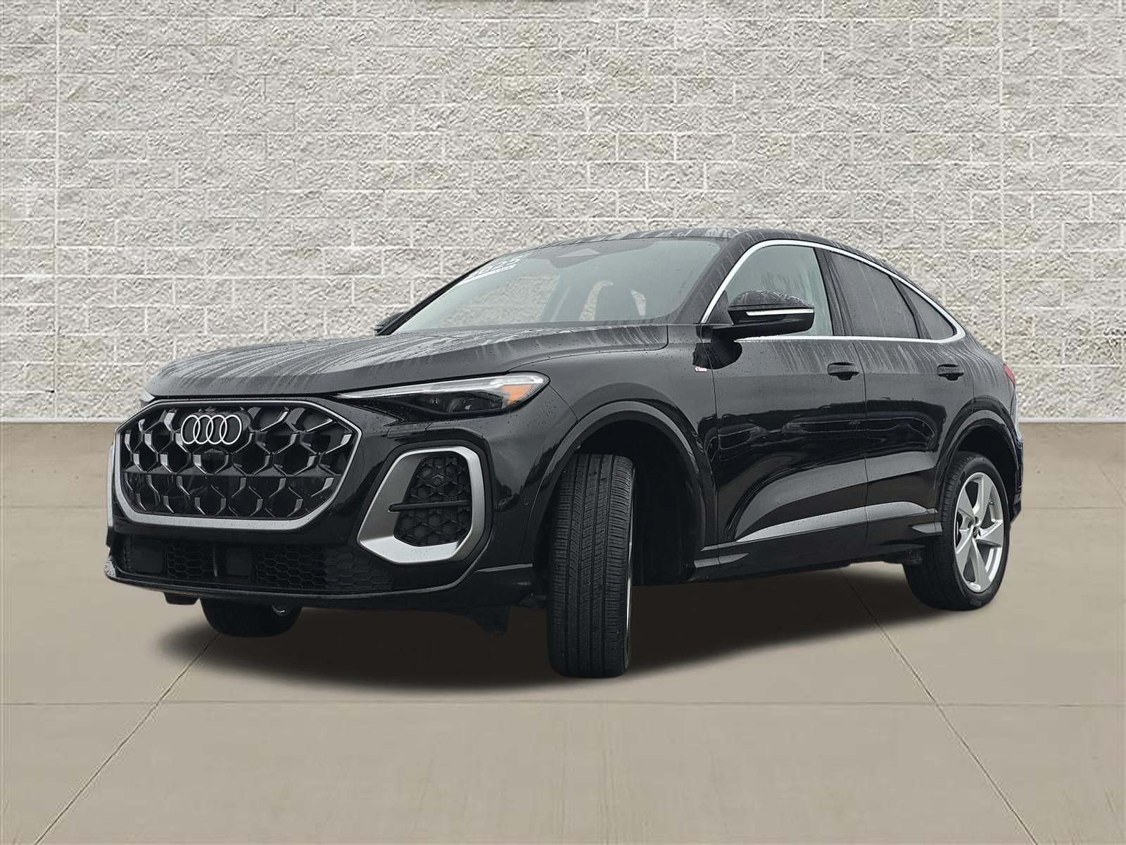 Certified 2025 Audi Q5 Premium Plus w/ Premium Plus AWD/4WD image 3