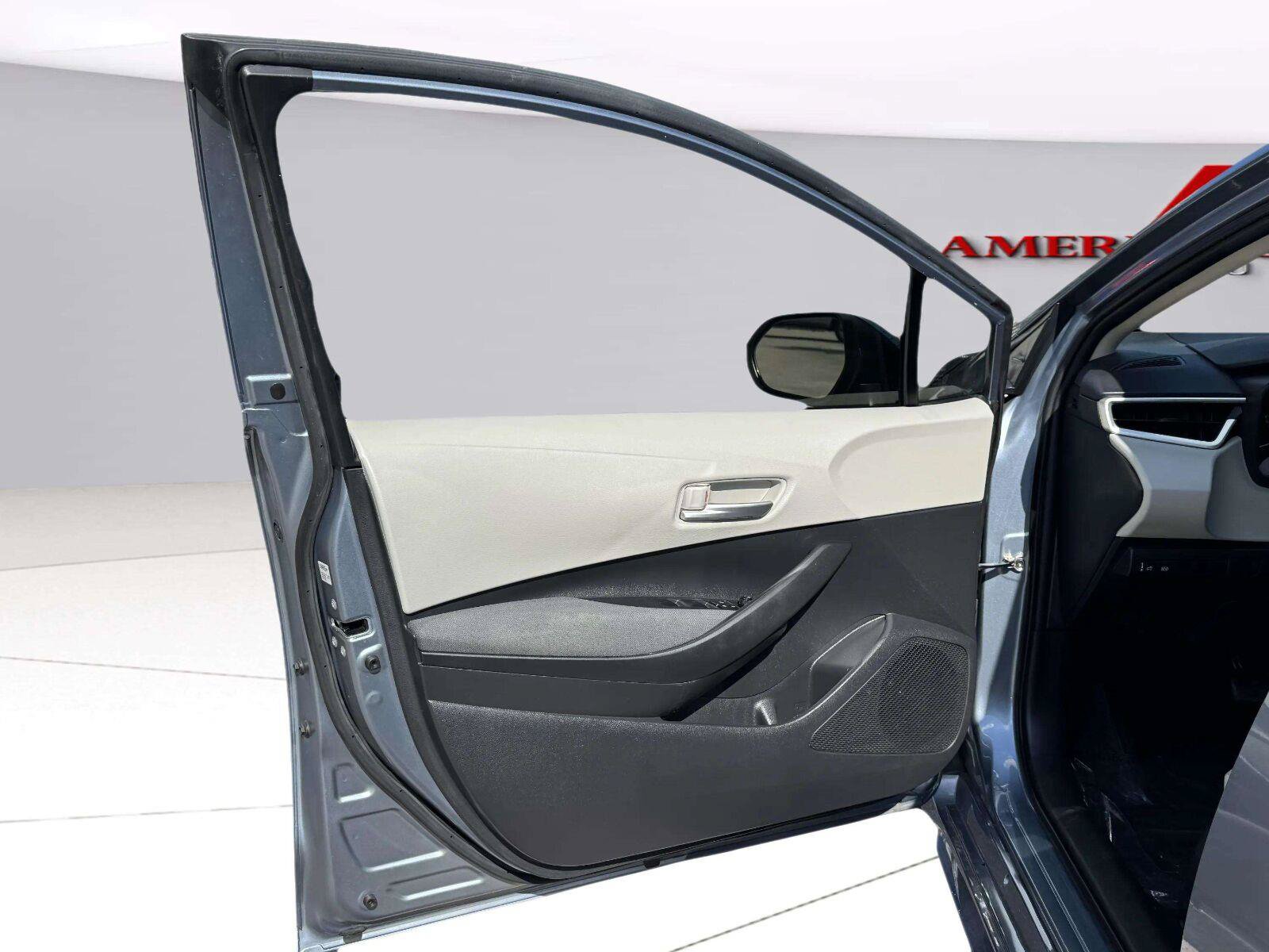 Used 2021 Toyota Corolla LE FWD image 16
