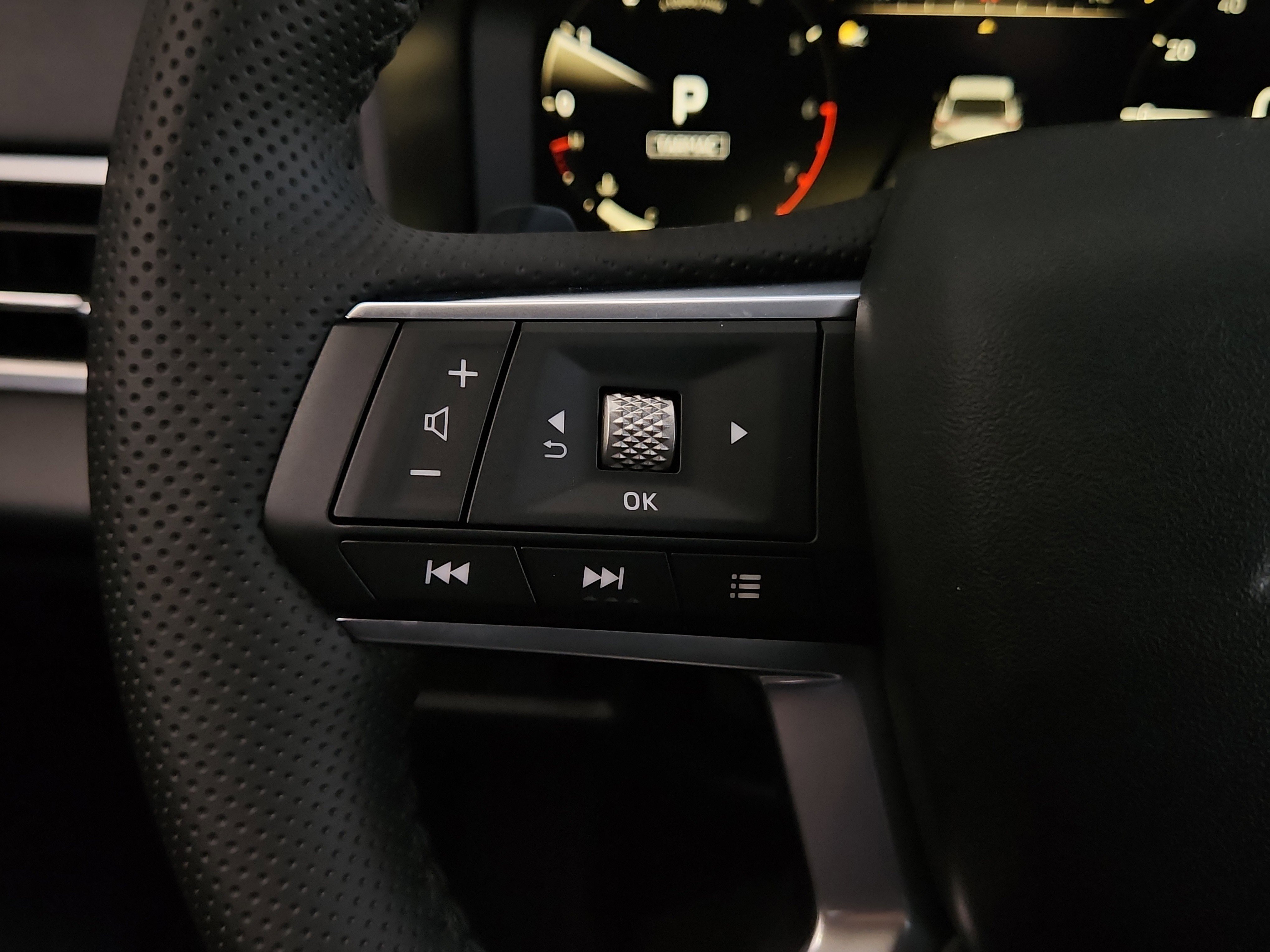 New 2025 Mitsubishi Outlander SE image 13