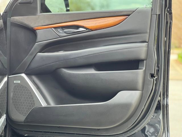 Used 2016 Cadillac Escalade Luxury AWD/4WD image 21