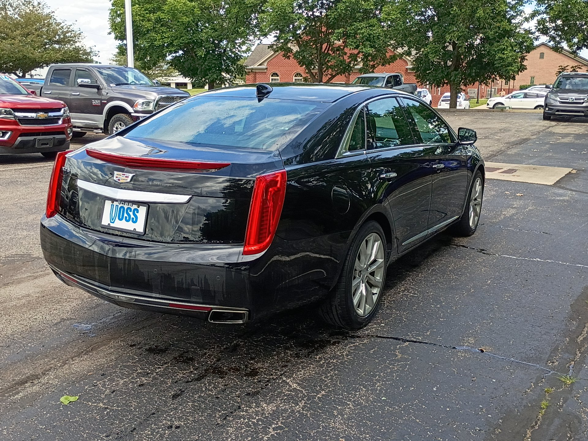 Used 2017 Cadillac XTS Luxury w/ Driver Awareness Package FWD image 3
