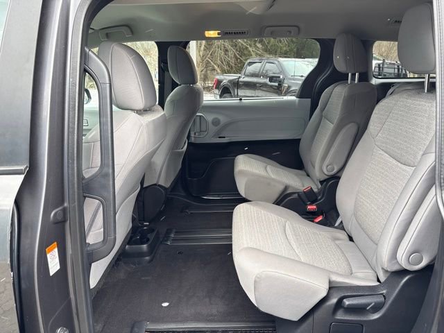 Used 2025 Toyota Sienna LE image 20