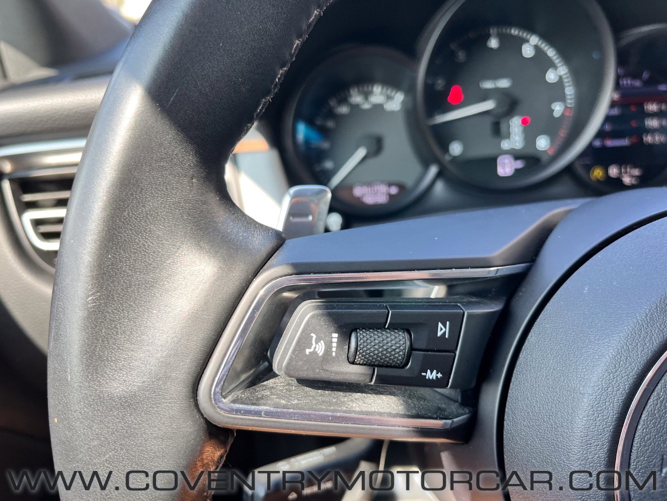 Used 2022 Porsche Macan image 27