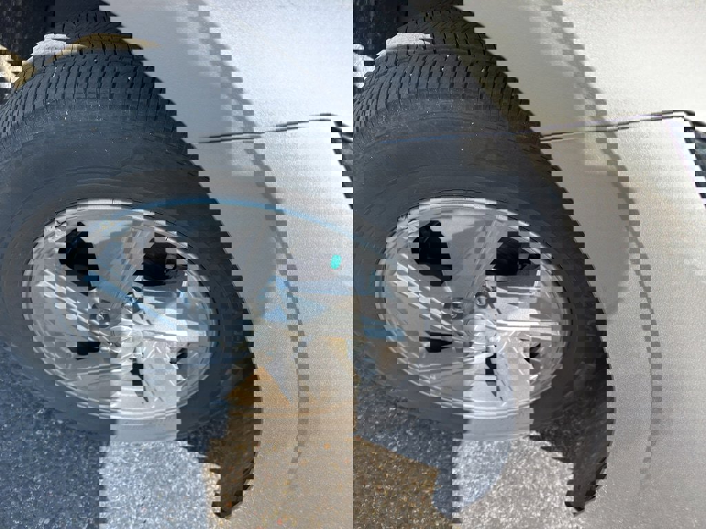 Used 2024 Hyundai Elantra SE image 28